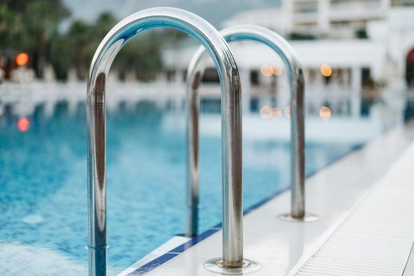 Piscinistes en belgique : 35 ans d'expertise en piscines sur mesure