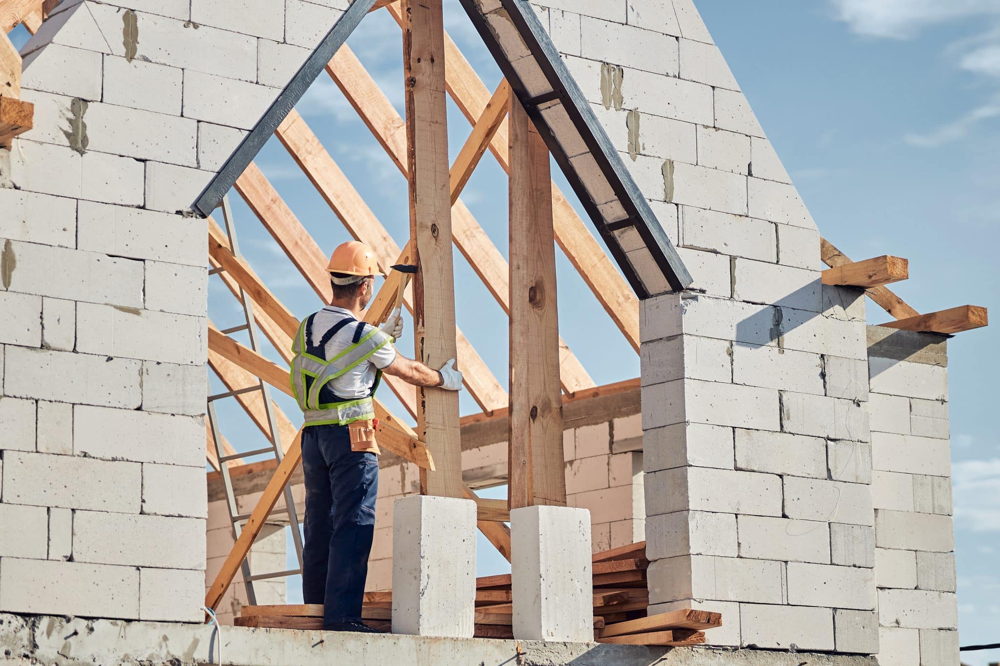 Construction de maison individuelle : Quel type de contrat établir avec le constructeur ?